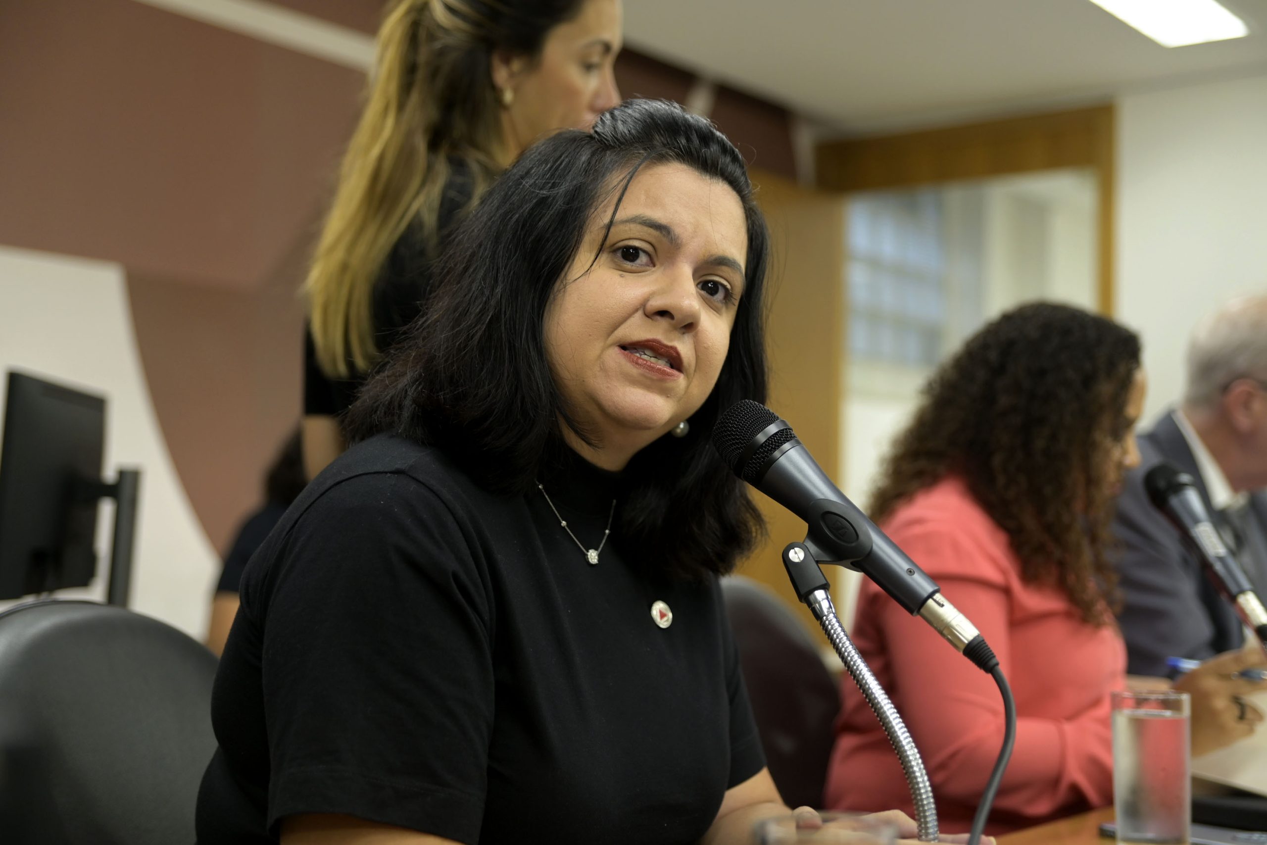 Entrega Voluntária de Bebês: A Importância do Projeto de Lei da Deputada Alê Portela