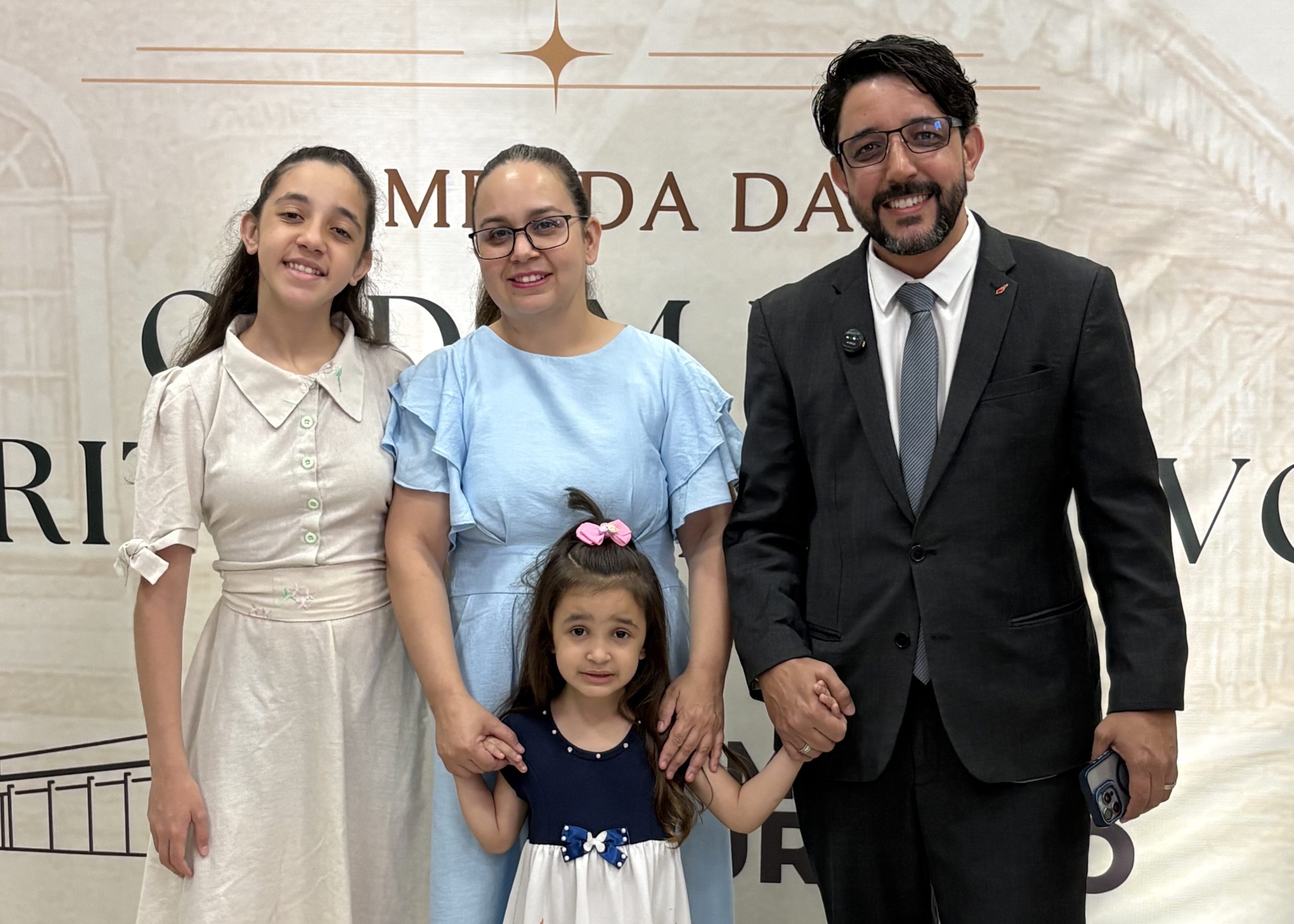 Solenidade do Dia do Legislativo Curvelano marca revelação do quadro de Daniel Araújo na Galeria de Presidentes e discurso emocionante